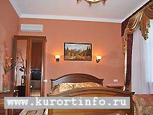 2-местный 2-комнатный номер категории De Luxe «Венеция» стандарт Спальная комната фото Гостиница «Парк – Отель» город Кисловодск 
